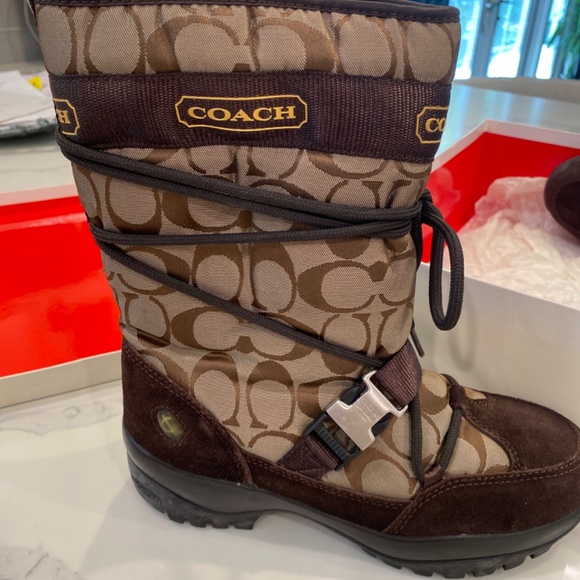 Coach snow boots size 6.5 width M - Picture 2 of 3